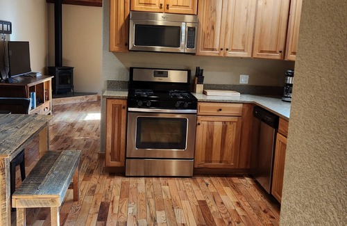 Trinity Center Condo | Escape to Nature: Charming 3-Bedroom Cabin near Trinity Lake