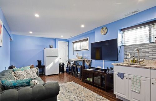 Alexandria West House | Escape to our Cozy 2 Bed Rm Unit in Alexandria, VA