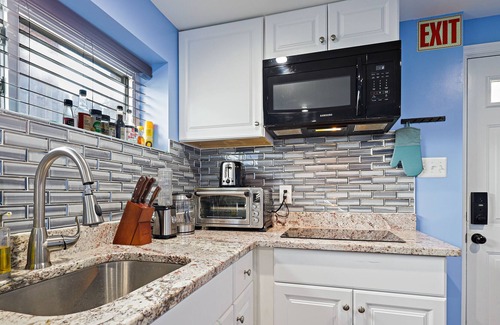 Alexandria West House | Escape to our Cozy 2 Bed Rm Unit in Alexandria, VA
