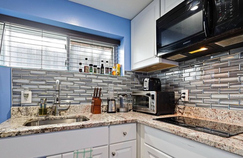Alexandria West House | Escape to our Cozy 2 Bed Rm Unit in Alexandria, VA
