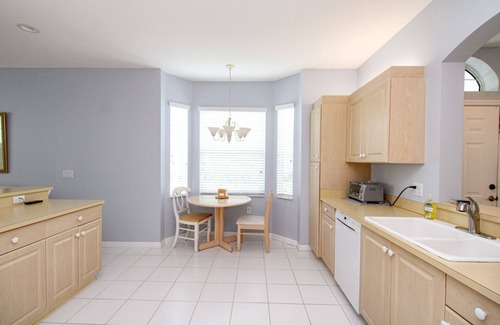 Naples Condo | ESCAPE TO PARADISE! 2 Bed + Den/2 Bath First-Floor SEASONAL Condo in The Strand