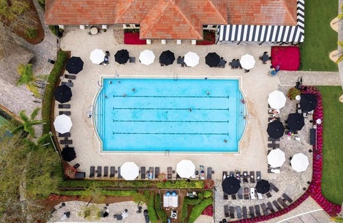 Naples Condo | ESCAPE TO PARADISE! 2 Bed + Den/2 Bath First-Floor SEASONAL Condo in The Strand