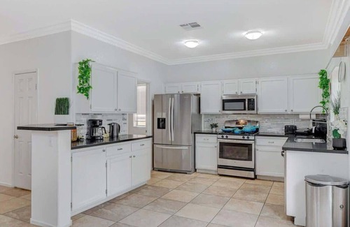 Las Vegas House | Escape to Paradise!~Private Retreat+Games Night!