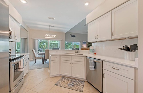 Naples House | Escape to Paradise: Luxurious 3 Bed/2 bath w/Pooln