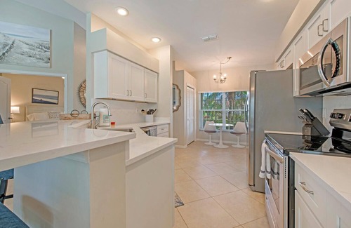 Naples House | Escape to Paradise: Luxurious 3 Bed/2 bath w/Pooln