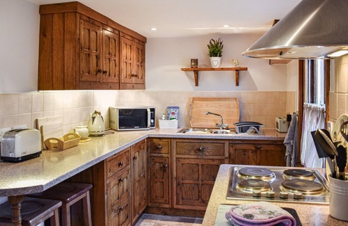 Penrith Cottage | Escape to Quince Cottage, a charming 2-bedroom retreat.