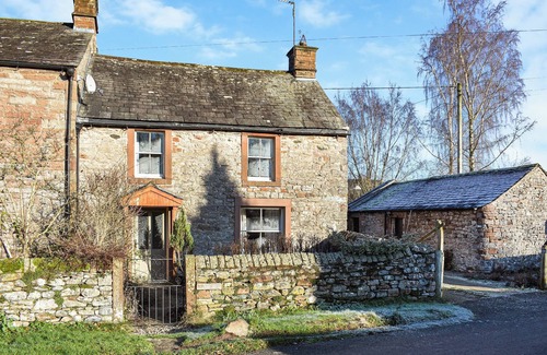Penrith Cottage | Escape to Quince Cottage, a charming 2-bedroom retreat.