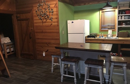 Elizabethtown Cabin | Escape to Rio Verde – Your Riverside Retreat Awaits!Pet Friendly/Bunk House