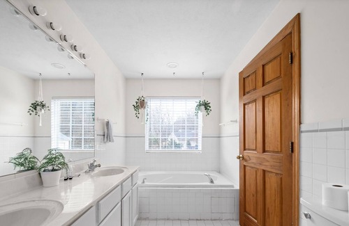 Goodlettsville House | Escape to Rustic Elegance: Country Home mins from Nashville's Vibrant Scene