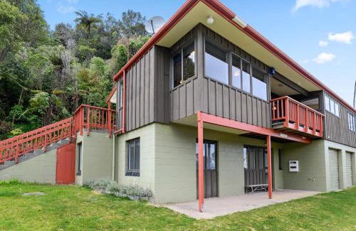 Okere Falls House | Escape to the Lake - Lake Rotoiti Bach