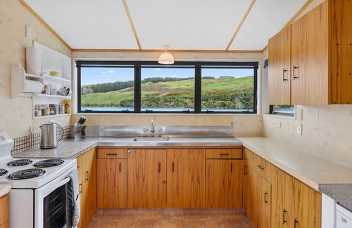 Okere Falls House | Escape to the Lake - Lake Rotoiti Bach