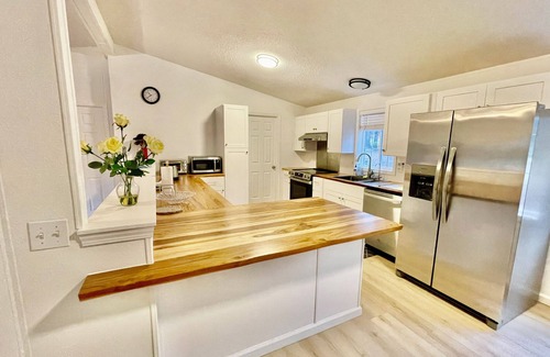 Lakehead-Lakeshore House | Escape to the Lake: Relax, Recharge, Reconnect