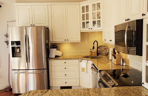 Lavonia House | Escape to the lake!