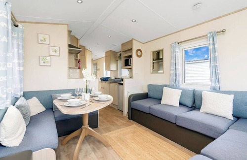 Prestonpans Apartment | Escape to this cozy retreat perfect for families or groups, 98 St Andrews (Van Type - Bronze)