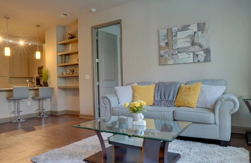 Loring Heights Apartment | Escape to this stylish 2-bedroom unit, your perfect home away from home in Atlanta!