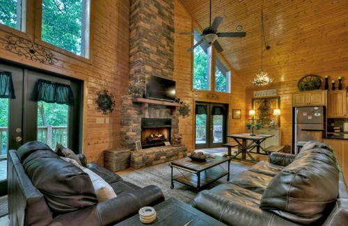 Walnut Mountain Cabin | Escape to Tranquility: Sleepy Hollow Cabin Retreat
