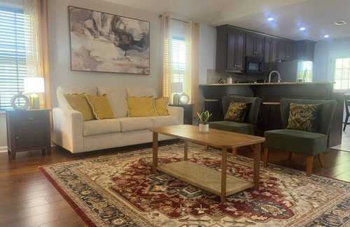 Valdosta House | Escape to Valdosta: Explore Wild Adventures & Relax