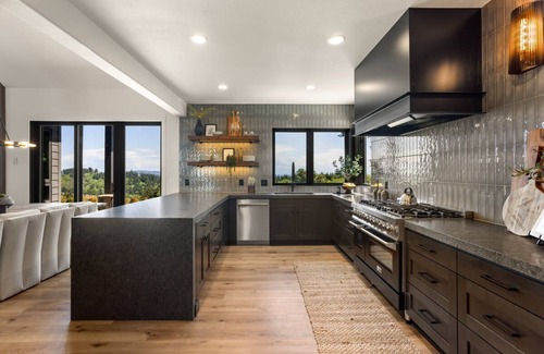 Dundee House | Escape to Wine Country, Luxurious Getaway Awaits!