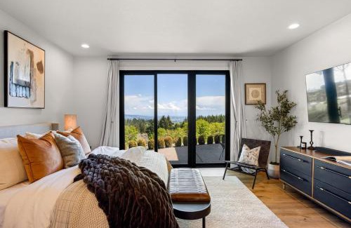 Dundee House | Escape to Wine Country Luxurious Getaway Awaits
