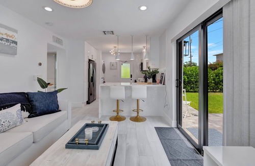 Delray Beach House | Escape to Your Beachside Oasis – Mid-Century Modern Meets Coastal Luxury