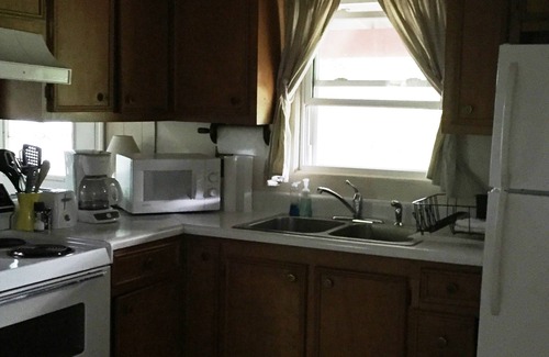 Hendersonville Cabin | Escape to your cozy 2-bedroom cabin near DuPont State Forest