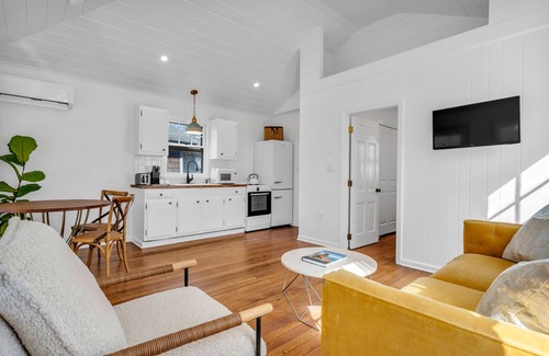Clinton House | Escape to Your Tranquil Seaside Retreat at Clinton Beach Bungalows: Bungalow 3