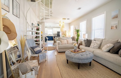 Galveston House | Escape to your very own personal oasis at The Oasis at R.