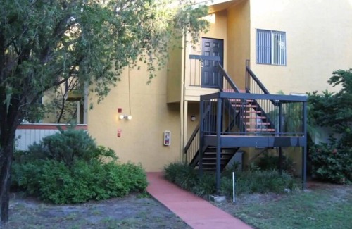 Metro Park Apartment | Escape With Everything in your Favor