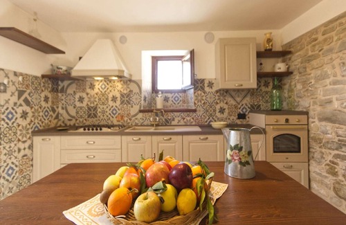 Carpegna House | Escape with Pool & WiFi