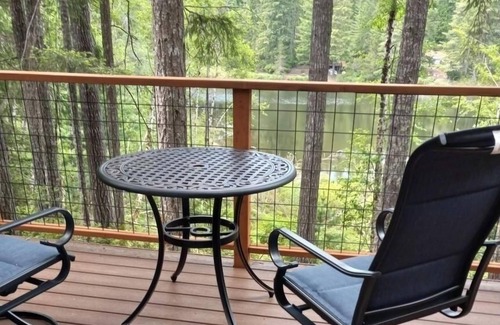 Mason County Cabin | EscapenOutdoor Infrared SaunanSunroom nGame room nLakefront cabinnFireplace n