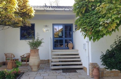 Bissersheim House | Eschment Guest House: Standard room with king-size bed