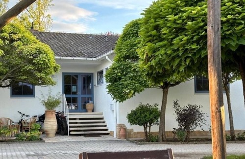 Bissersheim House | Eschment Guest House: Standard room with king-size bed