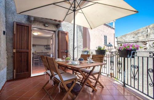 Castelsardo Apartment | Esclusiva Dimora Storica nel cuore del Borgo Medievale- Exclusive Historical House inside the Medieval Village