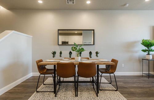 Sienna Hills House | Escondido 1101 Kennedys Hugs Home sleeps 10 guest 3 bedrooms