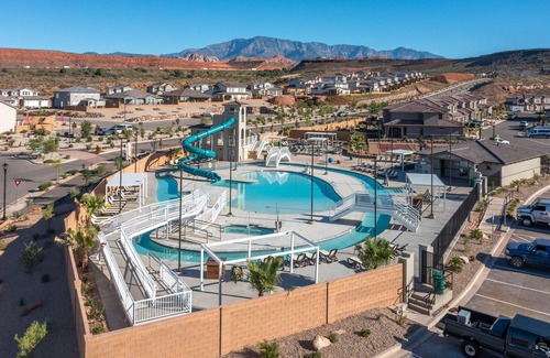 Washington House | Escondido 2343 & 2355 Retreat | Connected homes with 10 Bedrooms, sleeps 40, and endless amenities!