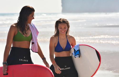 Santona House | Escuela de Surf WAVES SOUND - Alojamiento Compartido