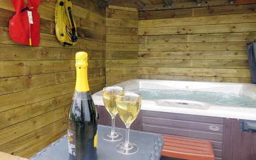 Whitby Apartment | Esk Cottage - Cyanacottages