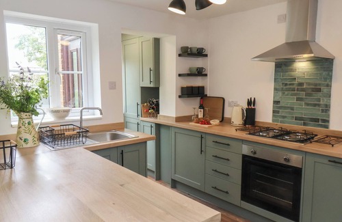 Ruswarp House | ESK SIDE COTTAGE, pet friendly, with a garden in Ruswarp