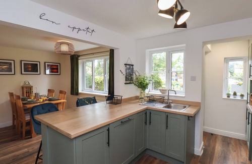 Ruswarp House | ESK SIDE COTTAGE, pet friendly, with a garden in Ruswarp