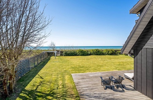Dannemare House | "Esme" - 30m from the sea by Interhome