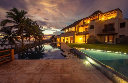 Petacalco Apartment | Espectacular Beachfront House near Troncones