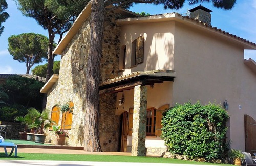 Tordera Villa | Espectacular Villa y Piscina a Pocos Minutos de las Mejores Playas Costa Brava