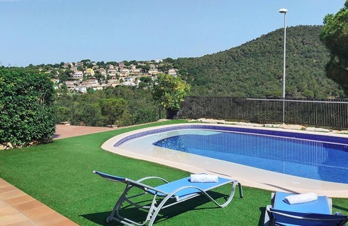 Tordera Villa | Espectacular Villa y Piscina a Pocos Minutos de las Mejores Playas Costa Brava
