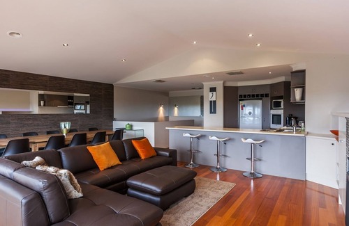 Torquay House | Esplanade Frontage 219a