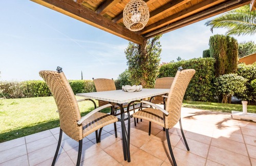 La Rouviere House | Esprit du Sud Ruime Vakantiewoning met 3 Slaapkamers en Prachtig Uitzicht