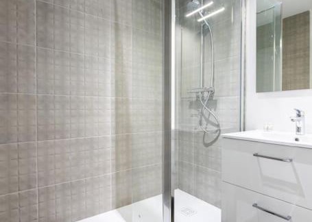 Quartier Exposition-Bajatiere Apartment | Esprit Marvel: 2 chambres- fibre- balcon- parking