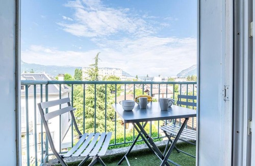 Quartier Exposition-Bajatiere Apartment | Esprit Marvel: 2 chambres- fibre- balcon- parking