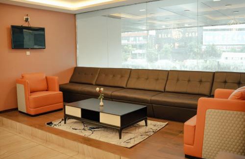 Edapalli Hotel | ESQUINA RESIDENCY