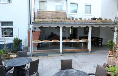 Frohnhausen Apartment | Essen Garden Hideaway