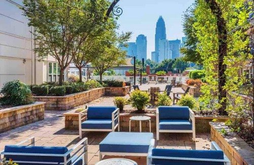 Charlotte Apartment | *ESSENCE* *UPTOWN* *LUXURY LIVING*